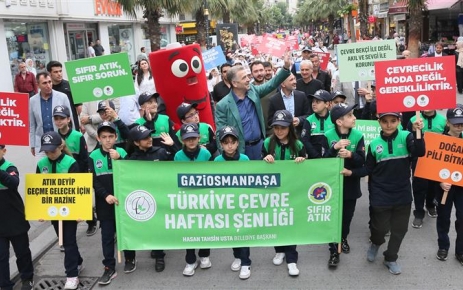 Gaziosmanpaşa Belediyesi’nin düzenlediği "Geleneksel Çevre Şöleni"ne katılan yüzlerce çevre elçisi