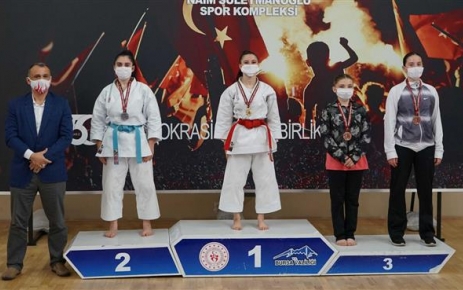 Gaziosmanpaşa Belediye Spor Kulübü sporcuları şampiyonada 2 gümüş ve 1
