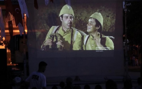 Gaziosmanpaşa Belediyesi, Yeşilçam’ın unutulmaz filmlerini, açık hava sineması etkinliklerinde vatandaşlarla