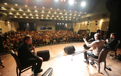 Gaziosmanpaşa Belediyesinin himayesinde, sanatçı  Cengiz Özkan Gaziosmanpaşalılarla buluştu.