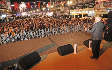 Nihat Hatipoğlu "Mevlid Kandili'nin" faziletlerini anlattı.