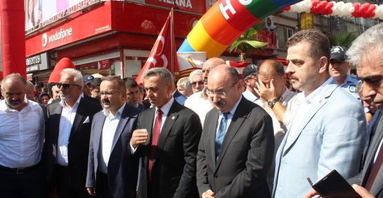 Gaziosmanpaşa "Bağlarbaşı Çarşısı" hizmetinize açıldı.
