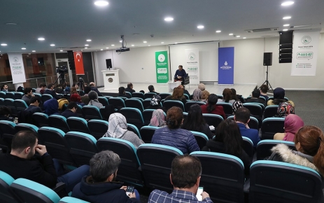 Gaziosmanpaşa Belediyesi’nin düzenlediği “Hayata Edebiyatla Bakmak” Necip Fazıl Kısakürek hakkında