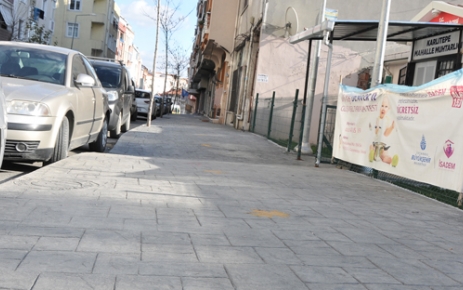 Gaziosmanpaşa Belediyesi, ilçenin asfalt ve kaldırımlarını yenileme çalışmalarını ara vermeden
