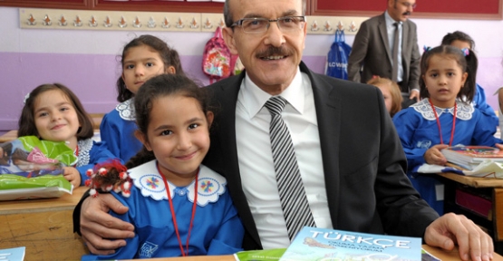 Uşak Valisi Seddar Yavuz"Geleceğimizin teminatı çocuklarımızdır"dedi.