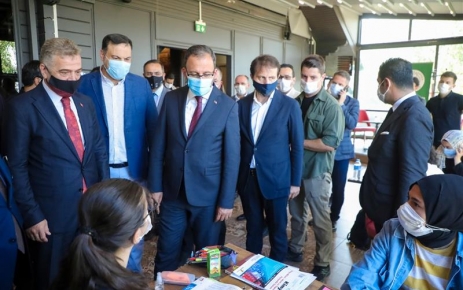 Gençlik ve Spor Bakanı Kasapoğlu, Gaziosmanpaşa Belediyesinin yatırım ve hizmetlerinden memnunuz Gençlik ve Spor Bakanı Dr. Mehmet Muharrem Kasapoğlu, Gaziosmanpaşa'da hizmet