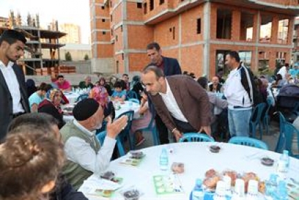 Arnavutköy Belediye Başkanı Haşim Baltacı, vatandaşlara hoş geldiniz diyerek, vatandaşların
