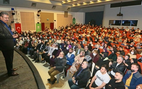 Gaziosmanpaşa Belediyesi, kültür-sanat etkinlikleri kapsamında Yazar Hayati İnanç’ı Gaziosmanpaşalılarla buluşturdu.