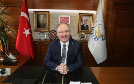Sivas Belediye Başkanı Hilmi Bilgin,
Sivas'ın yollarına
Çıkayım dağlarına
Bırak