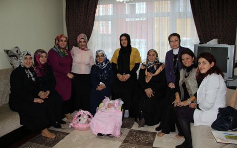 Eyüp Belediyesi Başkan Remzi Aydın’Dünyaya gelen bebeklere bebek sepeti hediye