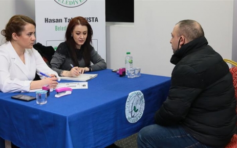 İş Arayan Vatandaşlar, İstihdam Ofisiyle İş Sahibi Oluyor İstihdam seferberliği kapsamında, iş arayan vatandaşları, özel sektör firma temsilcileriyle
