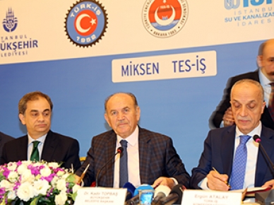 İstanbul Büyükşehi̇r Beledi̇ye Başkanı Kadi̇r Topbaş, İBB Başkanlık Bi̇nasında düzenlenen