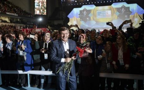 Lütfiye Selva Çam, bin 84 delegenin oyuyla AK Parti Genel