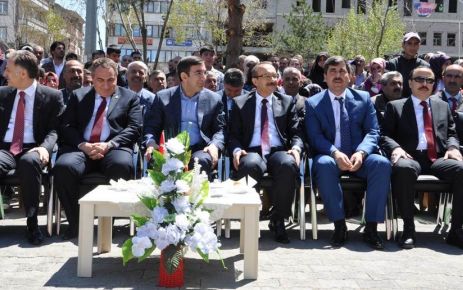 Kalkınma Bakanı Yılmaz, Muş’ta Kalkınma Bakanı Cevdet Yılmaz, Muş'taki 23 Nisan törenlerine Vali