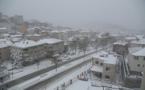 Kar Eyüp'ü adeta beyaz bir gelinlik gibi kapladı. Eyüp Belediyesi