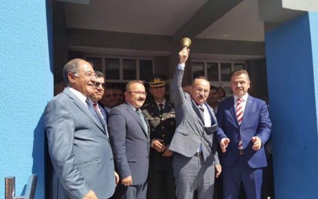 Gaziosmanpaşa Kaymakamı Yaşar Karadeniz,2016 - 2017 ilk ders zilini çalarak