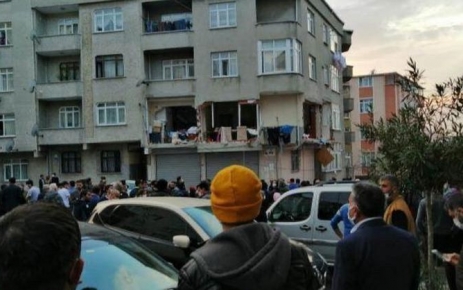 İstanbul'un Gaziosmanpaşa ilçesinde bir apartman dairesinde doğalgaz patlaması meydana geldi.