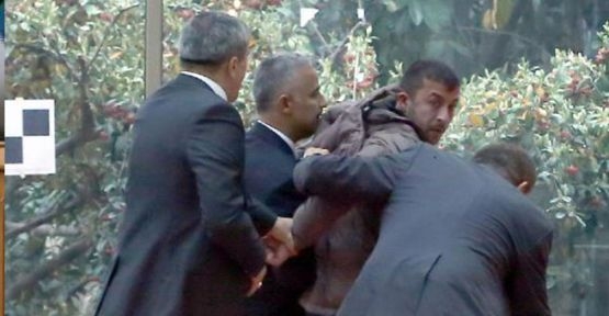 Kılıçdaroğlu na Yumruk CHP Genel Başkanı Kemal Kılıçdaroğlu'na Meclis'te yumruklu saldırıda bulunan kişinin