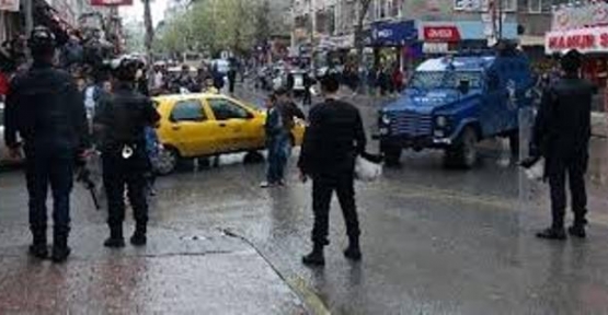Habipler Mahallesinde husumet nedeniyle komşular arasında silahlı çatışma çıktı.