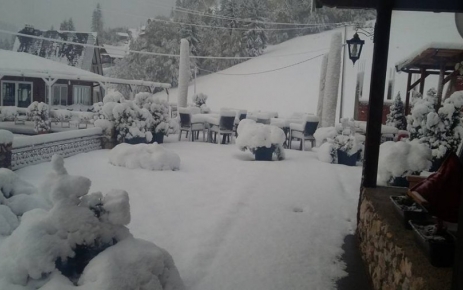 Priştine’de akşam  saatlerinde başlayan başlayan yağmur, yerini hafif kar
