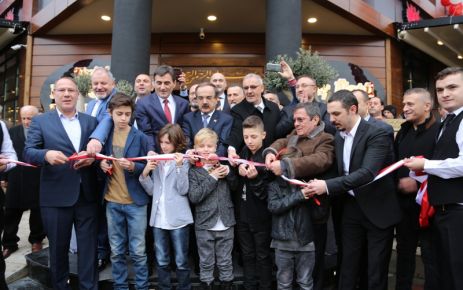 Sakarya Valisi Hüseyin Avni Coş ve Kosova Kamu  Bakanı
