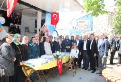 Gaziosmanpaşa AK Parti ilçe başkanı Şahin Pirdal ve ekibi Küçükköy