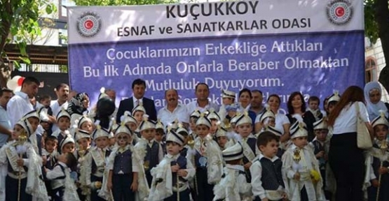 Küçükköy esnaf odası,çocukları sünnet ettirdi.