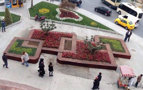 Küçükköy Meydanı peyzaj düzenlemesi çalışmaları tamamlandı.