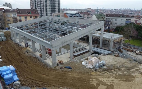 Küçükköy Yarı Olimpik Yüzme Havuzu’nda çalışmalar aralıksız sürüyor. 