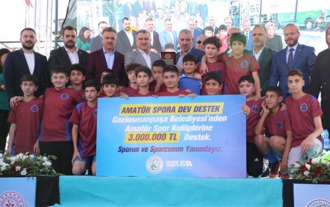 Gençlik ve Spor Bakanı Osman Aşkın Bak, Gaziosmanpaşa'da yapımı tamamlanan