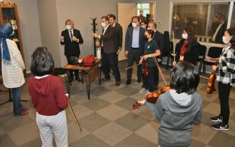 Kültür Bakanı Demircan, Gaziosmanpaşa Belediyesi’nin kültür hizmetleri İstanbul için örnek teşkil ediyor Gaziosmanpaşa Sanat Akademisi’ni ziyaret eden Kültür ve Turizm Bakan Yardımcısı