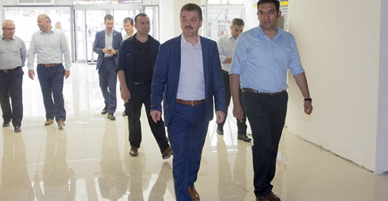 Gaziosmanpaşa Belediye Başkanı Hasan Tahsin Usta, Gaziosmanpaşa Kültür Merkezindeki yenileme