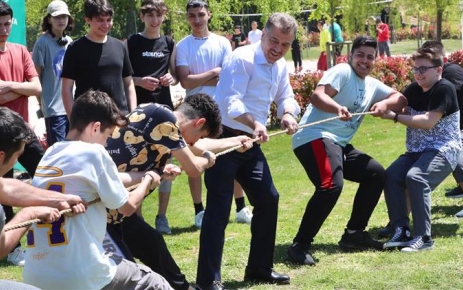 Gaziosmanpaşa Belediyesi, lise son sınıf öğrencilerini gençlik kampında buluşturdu. Üniversite