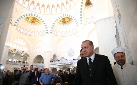 Cumhurbaşkanı Recep Tayyip Erdoğan, cuma namazı sonrasında Ulus'taki Melike Hatun
