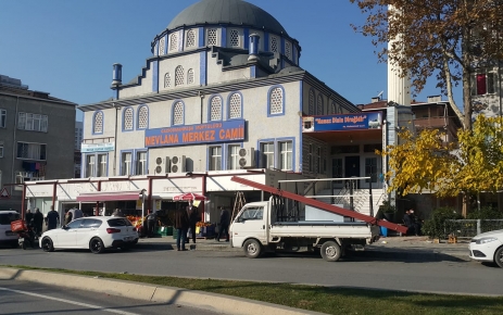 Gaziosmanpaşa Mevlana Merkez Camii dernek yönetimi idare binasını çay evini