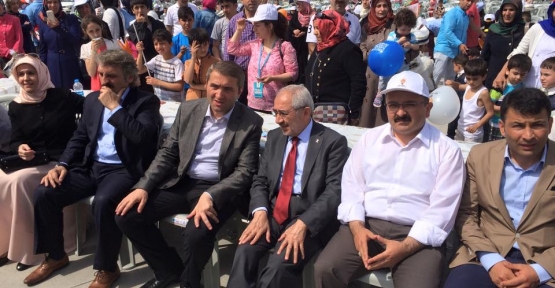 Gaziosmanpaşa AK Parti İlçe Başkanlığı Mevlana Mahallesinde uçurtma ve 