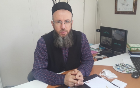 Gaziosmanpaşa Mevlana Mahallesi Muhtarı Zeki Eşgünoğlu, hayırseverlerin desteğiyle ihtiyaç sahibi