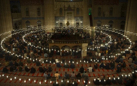 Hazreti Muhammed'in dünyaya geldiği gün olarak kutlanan Mevlit Kandili, tüm
