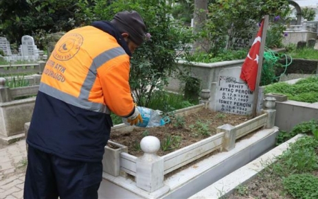 Mezarlıklar Bayram Ziyaretlerine Hazır Gaziosmanpaşa Belediyesi, Ramazan Bayramı öncesi ilçedeki mezarlıklarda kapsamlı şekilde temizlik