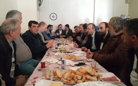 Mevlana Mahallesi Muhtar Adayı İdris Bulduk, kahvaltılı toplantıda seçmenlerle buluştu.