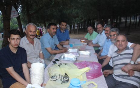 Mevlana Mahallesinde Muhtar adayı olan Necdet Memişoğlu,Veysel Kara ve İbahat