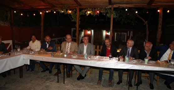 Eyüp Belediye Başkanı Remzi Aydın muhtarlarla bir araya gelerek Eyüp’ü