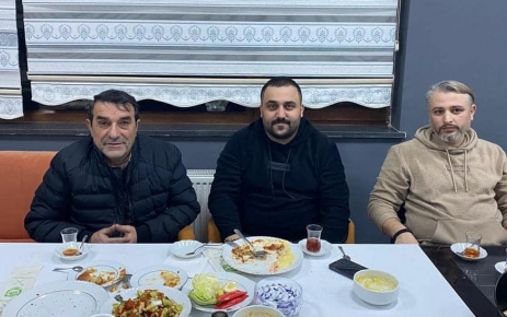 Mustafa Acar, çalışanlarla geleneksel iftarlarımız sürecek Kanaat önderi ve siyasetçi Mustafa Acar "Durağan Haktan Tekstil Firması,