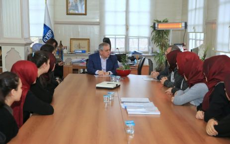 Öğrenciler Eyüp Belediye  Başkanı Remzi Aydın’la röportaj yaptı.
