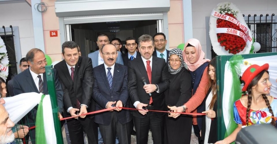 Gaziosmanpaşa Belediye Başkanı Hasan Tahsin Usta “Barbaros Bilgi Evini” hizmete