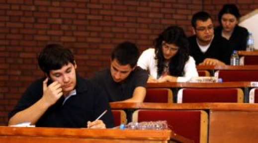2015 Yükseköğretime Geçiş Sınavı sorunsuz tamamlandı. Sınav sorularının rastgele seçilen