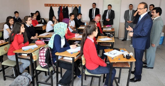 Uşak Valisi Seddar Yavuz"Okullarda öğrencilerimizin güvenliği için her türlü tedbiri