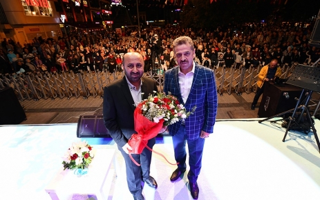Ömer Döngeloğlu, Gaziosmanpaşa Belediyesi’nin Ramazan etkinliğine katıldı.