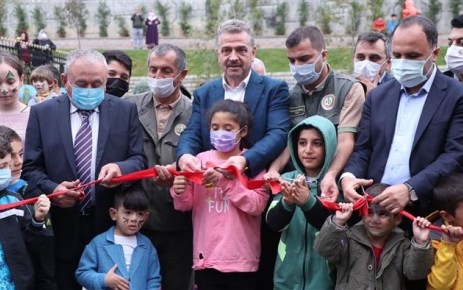 Gaziosmanpaşa Belediyesi tarafından Karadeniz Mahallesi’nde yapımı tamamlanan parka, ülkemizdeki orman