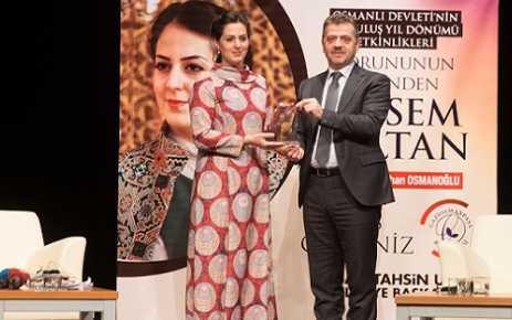 Sultan II. Abdülhamid'in torunu Nilhan Osmanoğlu, Gaziosmanpaşa'da konuşmacı olarak katıldığı